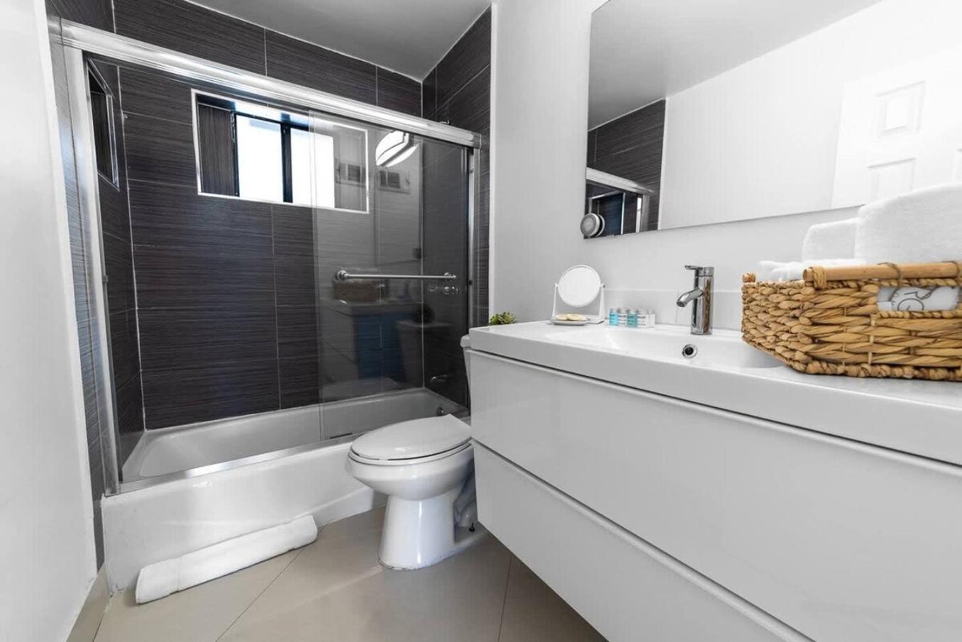 Private Heated Pool Villa In Ftl Near Beach Fort Lauderdale Bagian luar foto